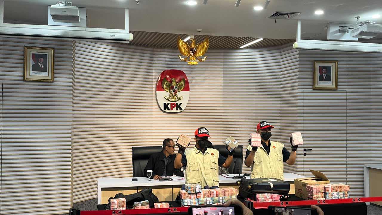 KPK Tetapkan Bupati Pemalang Anom Widiyantoro Tersangka, Diduga Peras Bawahan hingga Rp1,98 Miliar