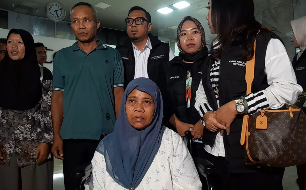 Ibu dari Santri Tewas Dibakar Senior di Lombok Menangis Minta Presiden-DPR Usut Tuntas dan Awasi Polisi