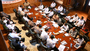 Presiden Prabowo Subianto memimpin rapat terbatas yang antara lain membahas harga BBM bagi sektor perikanan di Kediaman Hambalang, Kabupaten Bogor, pada Senin, 13 Juli 2026. | Dok BPMI Setpres/Muchlis Jr
