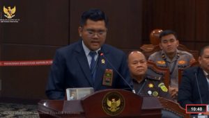 Hakim Yustisial Mahkamah Agung Galang Adhe Sukma saat memberikan keterangan di ruang sidang Mahkamah Konstitusi, Jakarta Senin, 3/8/2026 | YouTube Mahkamah Konstitusi (MK)