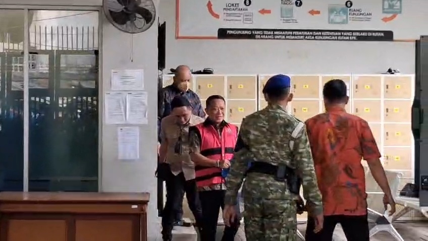 Febrie Adriansyah Tinggalkan Rutan KPK untuk Jalani Pemeriksaan Perdana sebagai Tersangka TPPU di Kejagung