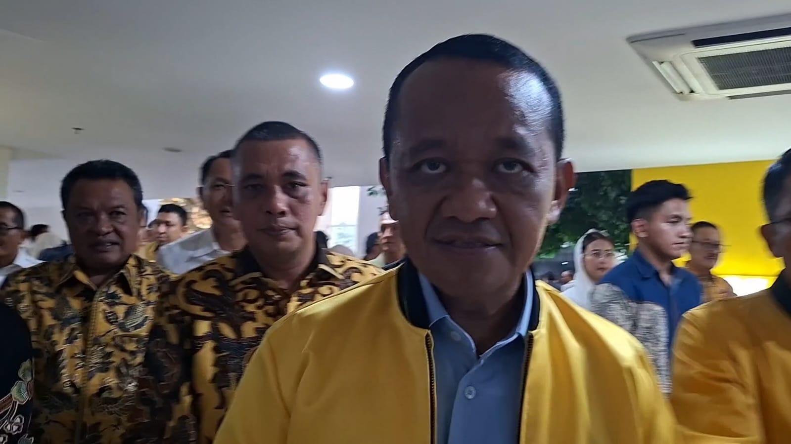 Bahlil Kabur saat Ditanya Soal Kelangkaan Solar Subsidi