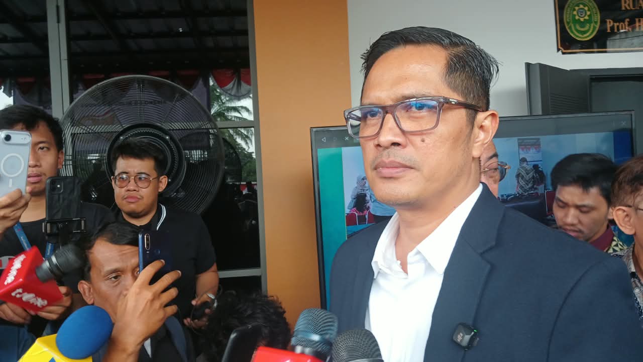 Kuasa Hukum Eks Jampidsus Febrie Bantah Minta Emas dan Uang Dikembalikan
