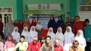 Kegiatan Pilah Timbang Tabung Sampah di Pondok Pesantren Diniyyah Putri Lampung | Ist