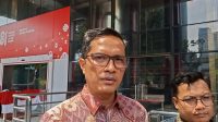 Kuasa hukum mantan Jaksa Agung Muda Tindak Pidana Khusus (Jampidsus) Febrie Adriansyah (FA), Febri Diansyah di Gedung KPK, Jakarta, Rabu, 26/8/2026 | Muhammad Reza/Forum Keadilan