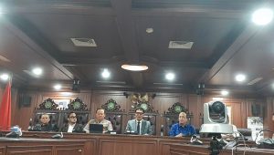 Ketua Komisi III DPR RI Habiburokhman (tengah jas abu) di Kompleks Parlemen, Senayan, Jakarta, Rabu, 26/8/2026 | Novia Suhari/Forum Keadilan