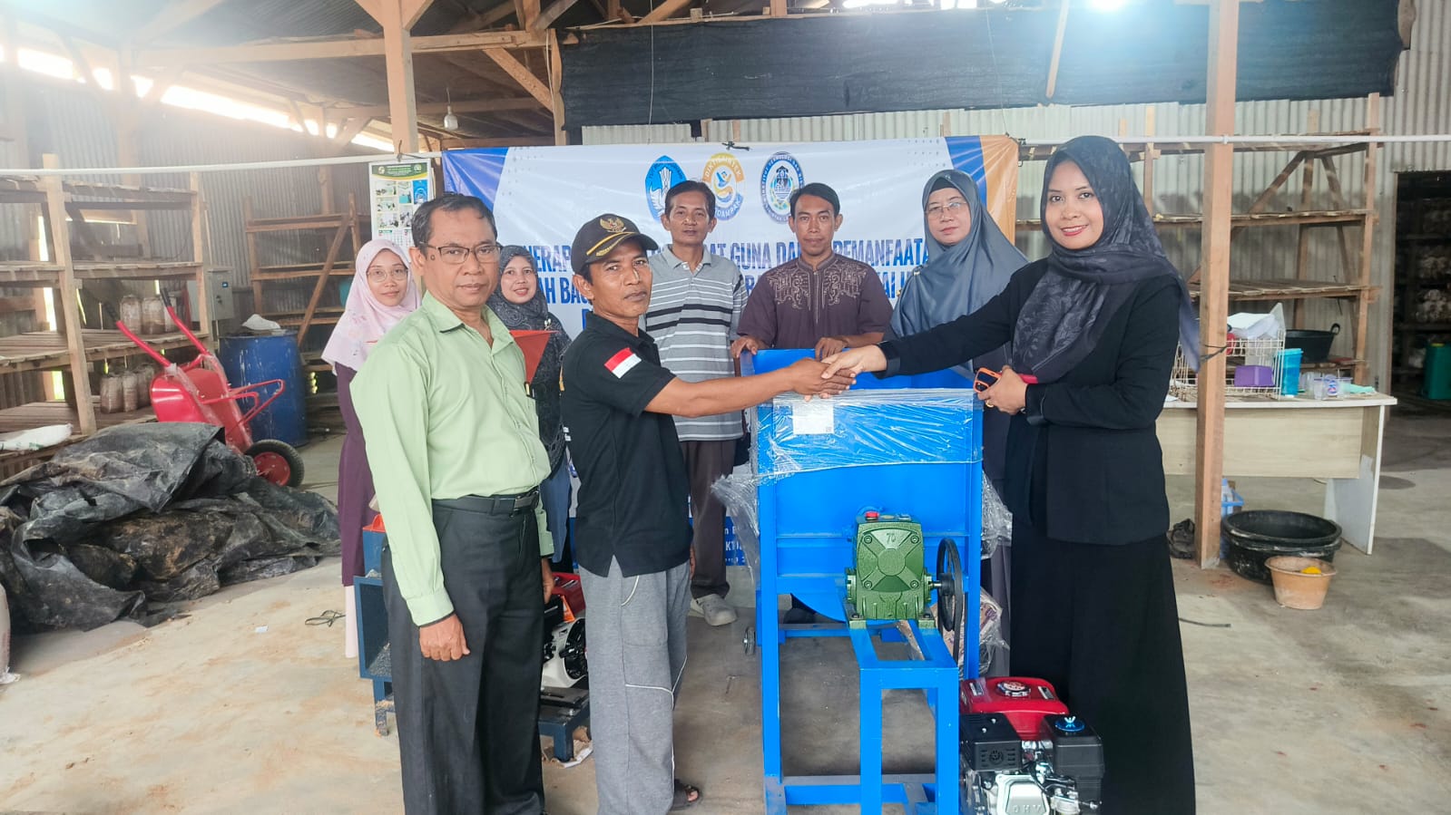 Teknologi Tepat Guna Ubah Limbah Baglog Jamur Menjadi Produk Bernilai Ekonomi