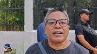 Intelektual Nahdlatul Ulama (NU) Islah Bahrawi di depan Gedung DPR RI, Jakarta, Kamis, 27/8/2026 | Muhammad Reza/Forum Keadilan