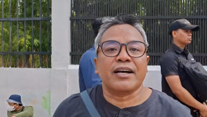Intelektual Nahdlatul Ulama (NU) Islah Bahrawi di depan Gedung DPR RI, Jakarta, Kamis, 27/8/2026 | Muhammad Reza/Forum Keadilan
