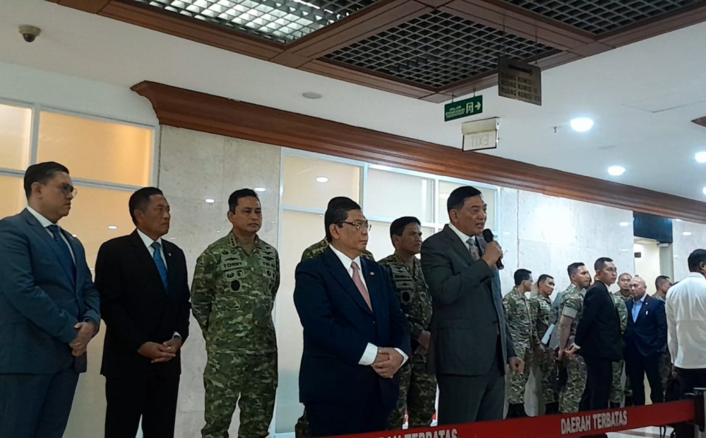 Menhan Minta Pengusaha Alat Berat Bantu Pemerintah Padamkan Karhutla
