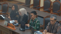 Permohonan perkara Nomor 283/PUU-XXIV/2026 ini diajukan oleh para Pemohon yang merupakan pegiat, akademisi, dan pemerhati di bidang Pemilu, yakni Titi Anggraini, Hadar Nafis Gumay, dan Nur Fauzi Ramadhan dan kuasa hukum para Pemohon, Tanti Oktari, di ruang sidang MK, Jakarta, Senin, 3/8/2026. | YouTube Mahkamah Konstitusi RI