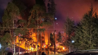 Tampak sejumlah perkantoran yang dibakar massa pada Selasa, 11/08/2026, malam| Dok Kapolres Puncak Papua
