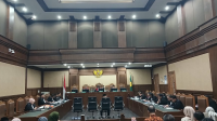 Mantan Menteri Agama (Menag), Yaqut Cholil Qoumas dalam membacakan perlawanan atau eksepsi di ruang sidang Pengadilan Tipikor Jakarta, Selasa, 18/8/2026. | Syahrul Baihaqi/ Forum Keadilan