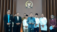 Wakil Ketua DPR RI Sufmi Dasco Ahmad (tengah) dalam konferensi pers usai finalisasi rancangan Peraturan Presiden (Perpres) terkait pengaturan transportasi online atau ojek online (ojol) di Kompleks Parlemen, Senayan, Jakarta, Selasa, 18/8/2026 | Novia Suhari/Forum Keadilan