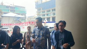 Kuasa hukum Febrie Adriansyah, Febri Diansyah di Gedung Kejagung, Selasa, 8/9/2026 | Syahrul Baihaqi/Forum Keadilan