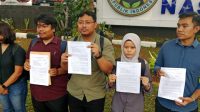 Koalisi Selamatkan Pendidikan Indonesia bersama MBG Watch menyerahkan surat somasi terkait penyelenggaraan Program Makan Bergizi Gratis (MBG) di Jakarta, Kamis, 10/9/2026 | Muhammad Reza/Forum Keadilan