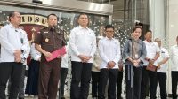 Jamwas Kejagung Rudi Margono (kiri baju cokelat) dalam konferensi pers di Gedung Bundar Jampidsus, Selasa, 15/9/2026 | Syahrul Baihaqi/Forum Keadilan