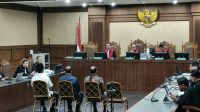 Ahmad Dedi (baju putih) saat menjadi saksi di sidang kasus suap pejabat Direktorat Jenderal Bea Cukai di Pengadilan Tipikor Jakarta, Jumat, 19/9/2026, malam | Syahrul Baihaqi/Forum Keadilan