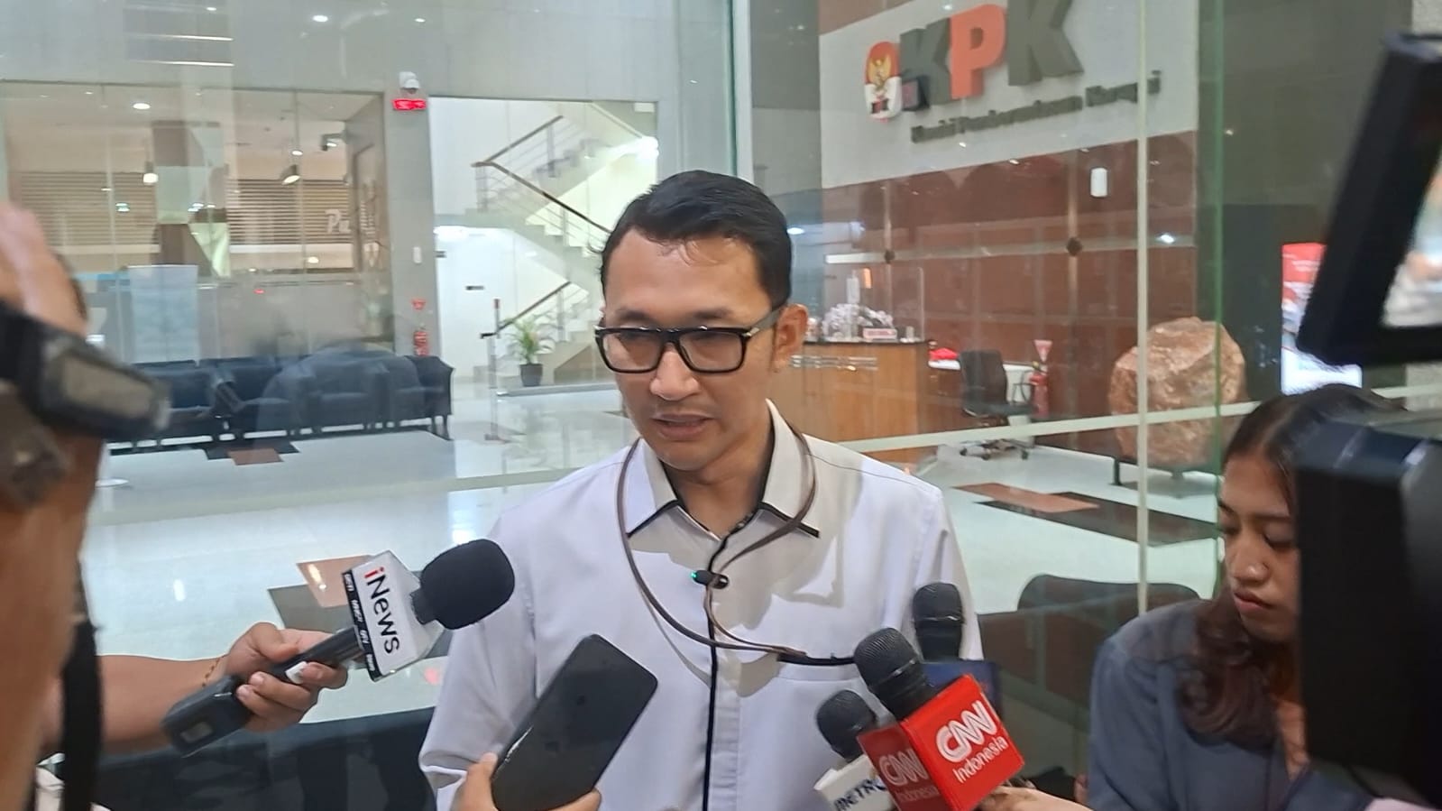 KPK Amankan Bupati Sirajudin Lasena dan 13 Orang dalam OTT Bolmut