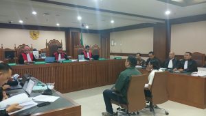 Anak Zarof Ricar, Roni Bara Pratama (baju putih) saat menjadi saksi di sidang Agung Winarno di Pengadilan Tipikor Jakarta, Senin, 28/9/2026. | Dok Syahrul Baihaqi/ Forum Keadilan