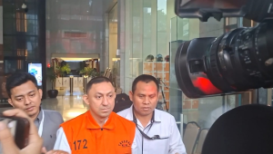 Tersangka kasus dugaan suap terkait pembukaan blokir HGB di Bogor, Fahd A Rafiq di Gedung Merah Putih KPK, Jakarta, pada Senin, 21/9/2026. | Dok Muhammad Reza/ Forum Keadilan