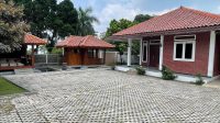 Sebuah vila yang berlokasi di Segalaherang, Kabupaten Subang, Jawa Barat yang diduga aset milik saksi dalam kasus suap Bupati Bekasi nonaktif Ade Kuswara Kunang, Yayat Sudrajat (YYS) | Ist