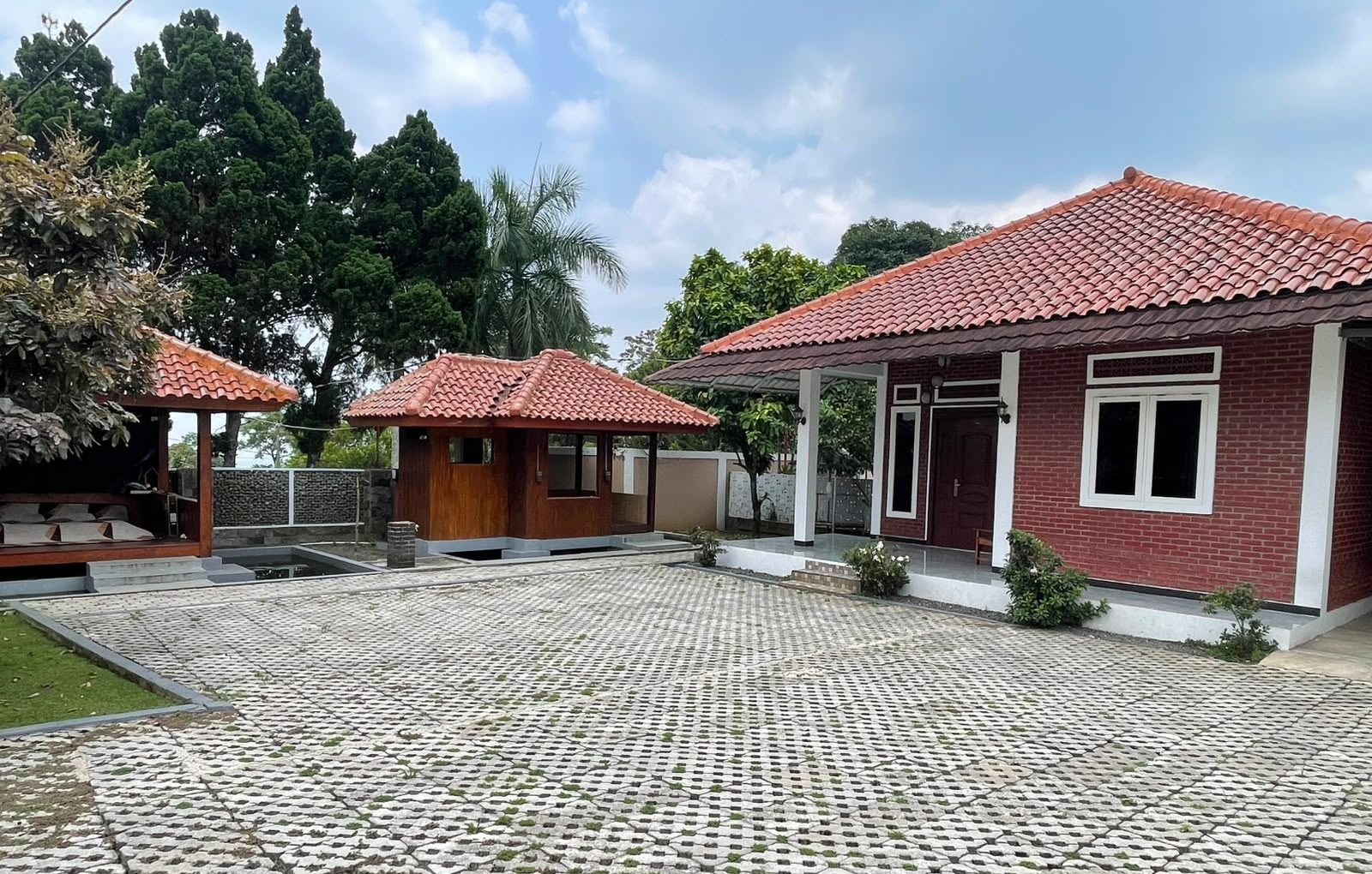 KPK Sisir Vila di Subang Atas Nama Istri Saksi Kasus Suap Bupati Bekasi