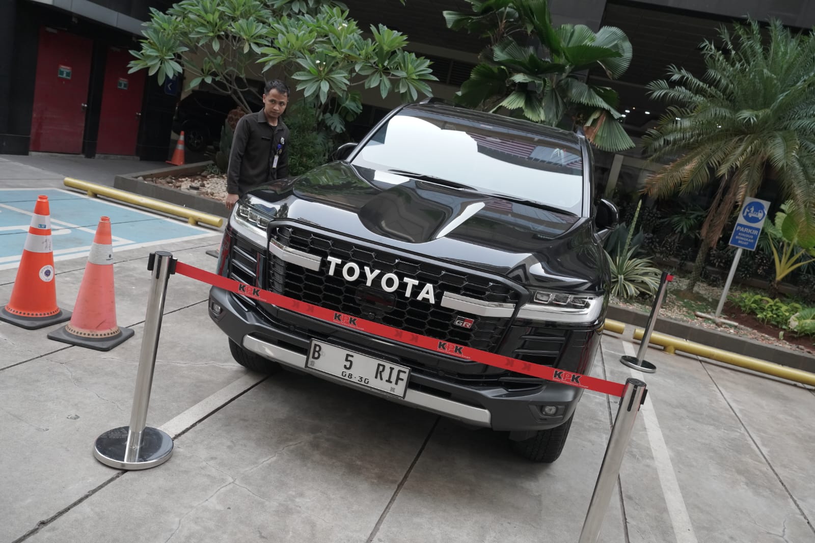 KPK Sita Land Cruiser GR Sport Rp2,8 Miliar Milik Orang Kepercayaan Nusron Wahid