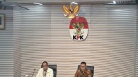 Plt Direktur Penyidikan KPK Achmad Taufik Husein (kiri) dalam konferensi pers di Gedung Merah Putih KPK, Jakarta, Jumat, 16/10/2026 | Ist