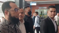Pendiri travel haji PT Zahra Oto Mandiri atau Uhud Tour Khalid Zeed Abdullah Basalamah di Pengadilan Tindak Pidana Korupsi (Tipikor) Jakarta pada Pengadilan Negeri Jakarta Pusat (PN Jakpus), Selasa, 20/10/2026 | Syahrul Baihaqi/Forum Keadilan