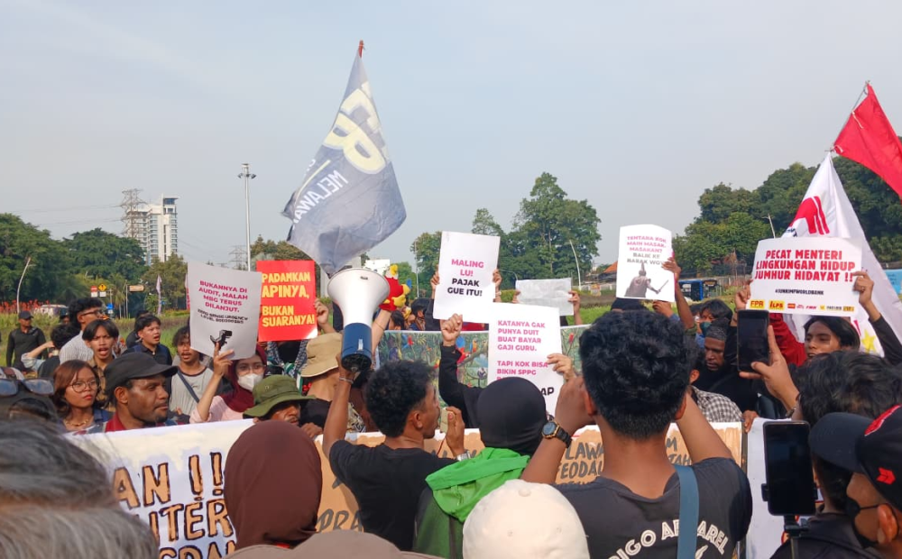 Teriakan ‘Revolusi’ dan ‘Prabowo-Gibran Gagal’ Menggema di Aksi Tugu Tani