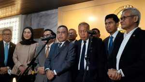 Wakil Ketua DPR RI, Sufmi Dasco Ahmad memberikan keterangan pers usai Rapat Komisi II DPR RI, di Komplek Parlemen, Senayan, Jakarta, Kamis, 8/10/2026. | Novia Suhari/ Forum Keadilan