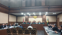 Dua Terdakwa pejabat Direktorat Jenderal Bea dan Cukai Rizal (kiri) dan Sisprian Subiaksono (kanan) saat menghadapi sidang tuntutan di Pengadilan Tipikor Jakarta, Jumat, 16/10/2026 | Syahrul Baihari/Forum Keadilan