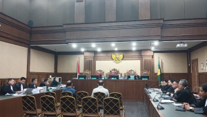 Dua Terdakwa pejabat Direktorat Jenderal Bea dan Cukai Rizal (kiri) dan Sisprian Subiaksono (kanan) saat menghadapi sidang tuntutan di Pengadilan Tipikor Jakarta, Jumat, 16/10/2026 | Syahrul Baihari/Forum Keadilan