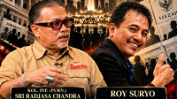 Kolonel (Purn.) Sri Radjasa Chandra (kiri) dan Roy Suryo (kanan) | Ist