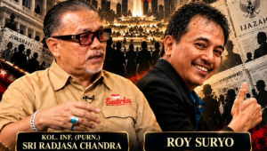 Kolonel (Purn.) Sri Radjasa Chandra (kiri) dan Roy Suryo (kanan) | Ist